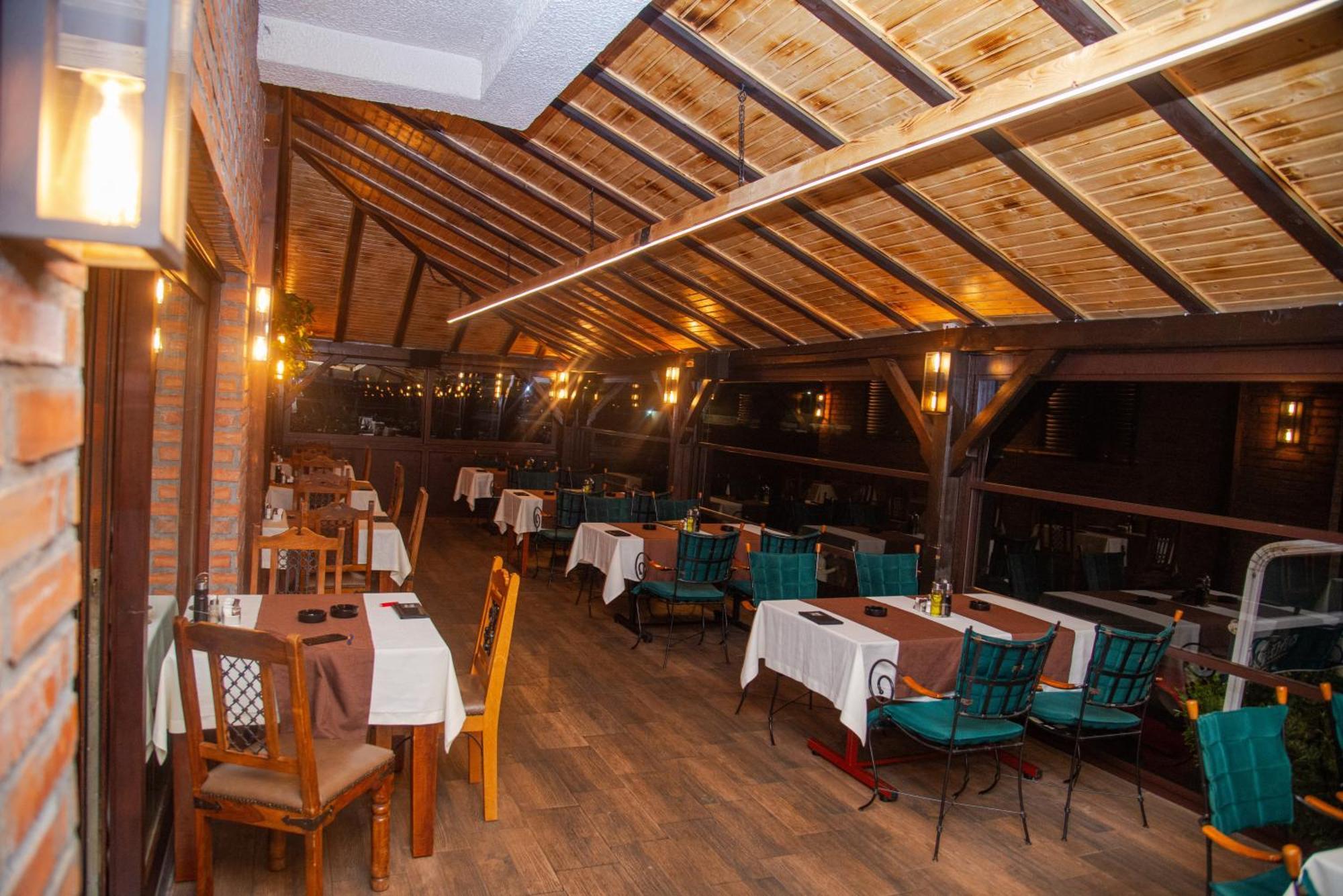 Hotel Dvor Bijelo Polje Exterior photo