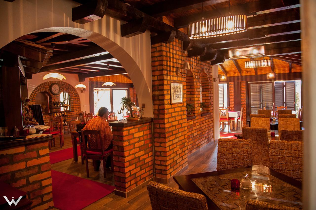 Hotel Dvor Bijelo Polje Exterior photo